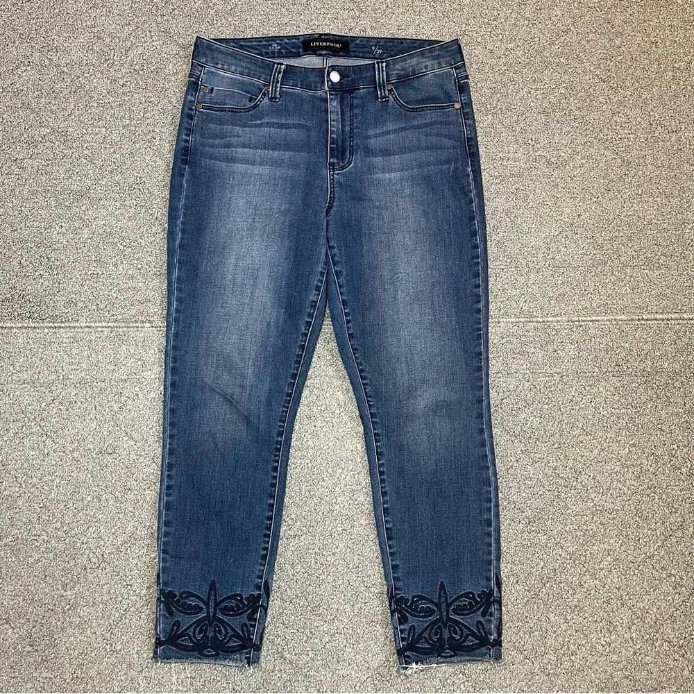 Liverpool The Crop Denim Jeans Womens Size 8 Blue Embroidered Raw Hems - Picture 1 of 15